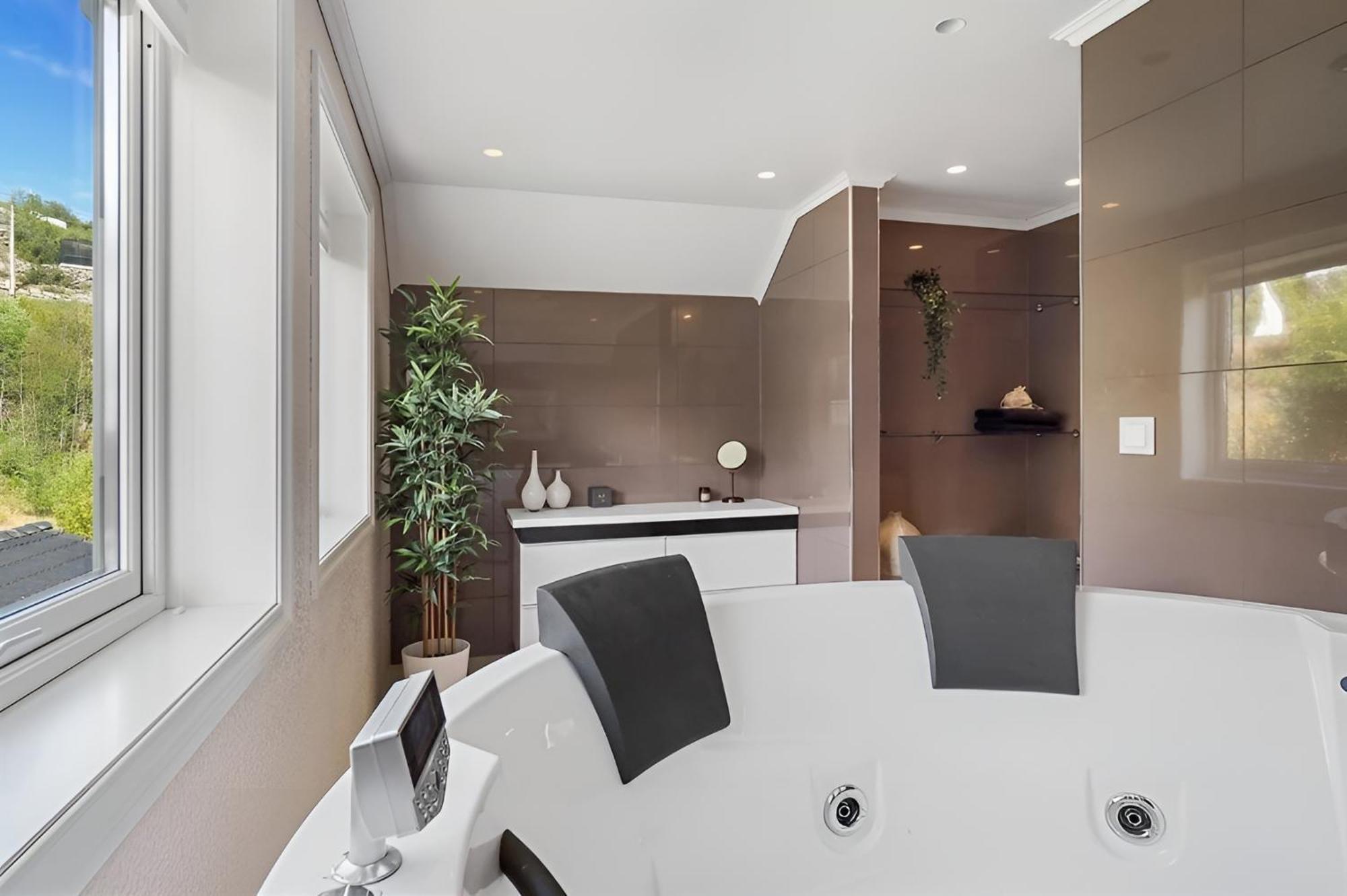 Beachfront With Jacuzzi, Cinema & Canoe Pousada Bergen