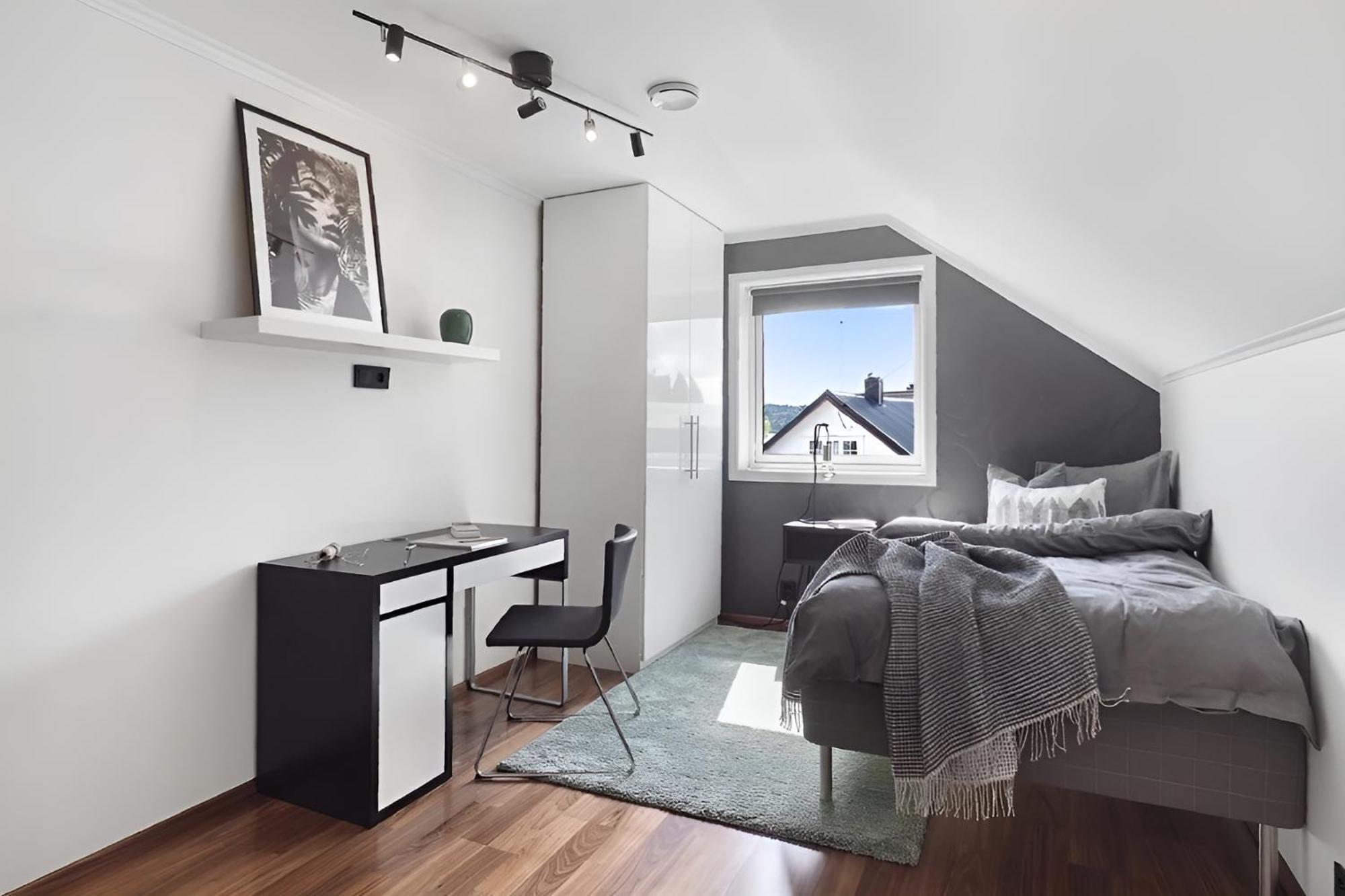 Beachfront With Jacuzzi, Cinema & Canoe Bergen